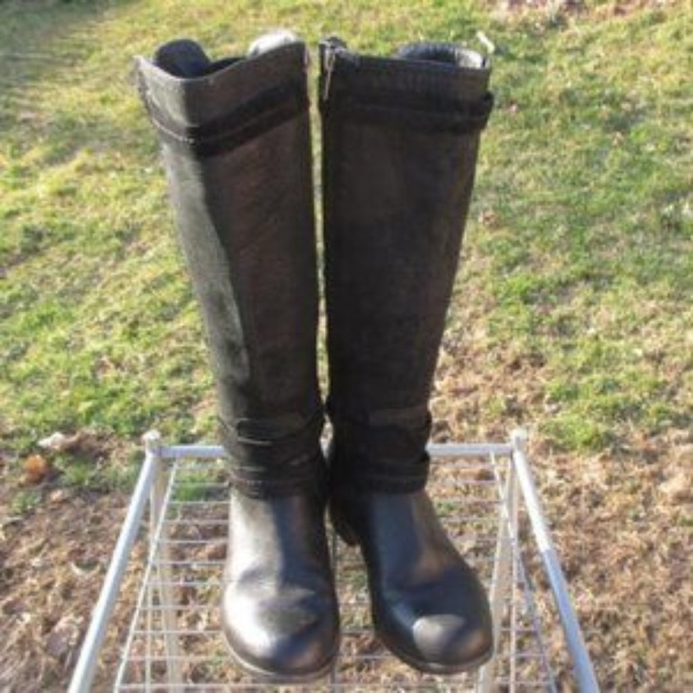 UGG Darcie black leather riding Boot 1004172 sz 6